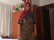 アラブの赤いヒジャブの痴女